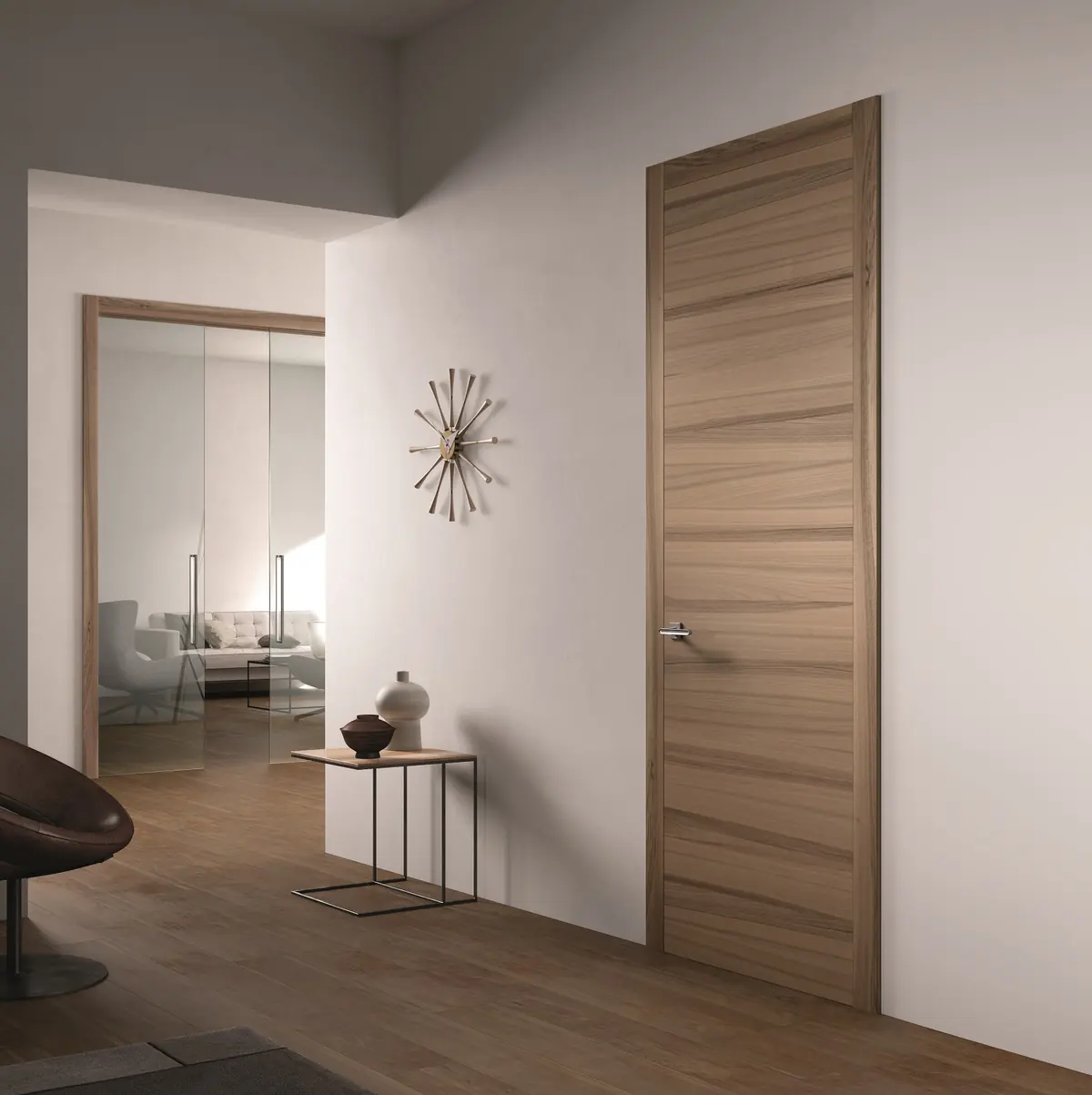 Porta interna a battente in legno chiaro con venatura orizzontale
